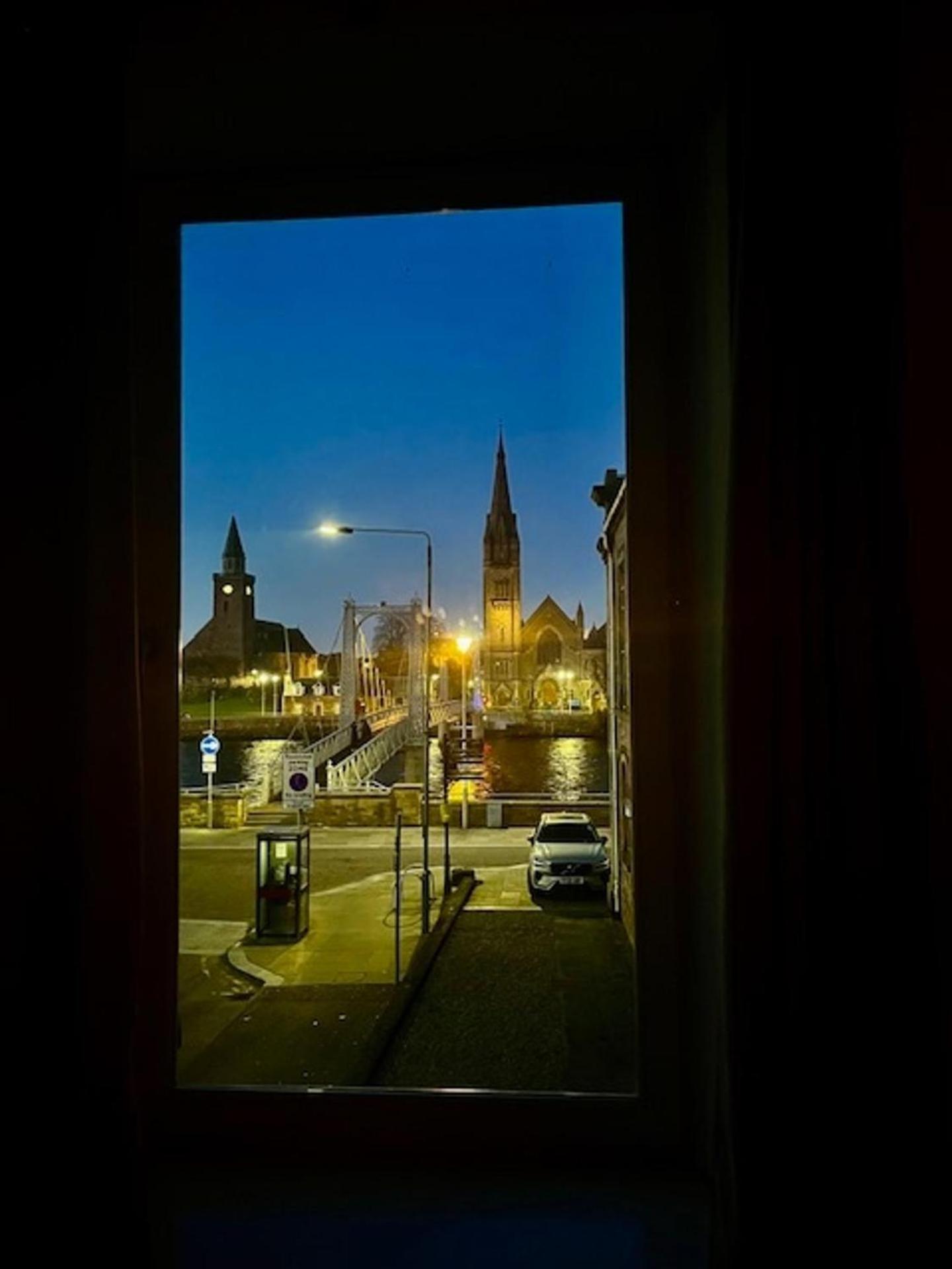 Stunning Spacious Apartment On River Ness Inverness Exterior photo